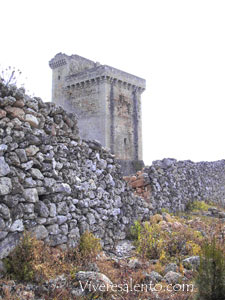 Detail der Umschliessungsmauer der "Masseria Celsorizzo" von Acquarica del Capo