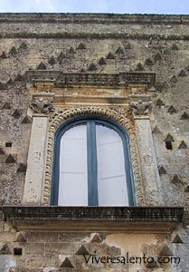 Ein Fenster des  S. Giovanni- Palastes   