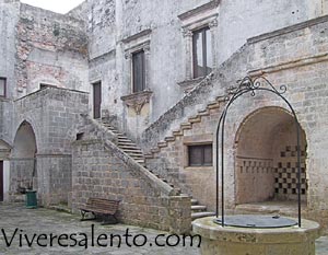 Cour du Chteau Spinola-Caracciolo