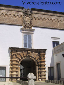 Das Portal des Marquisenpalastes