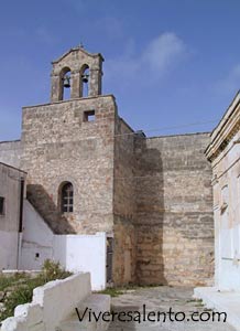 Die  "Santa Maria della Croce"-Kirche (Casaranello)  