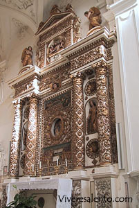 Der Altar der Pfarrkirche " Madonna della neve"  