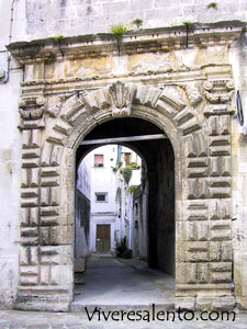 Portal of a 'casa a corte'