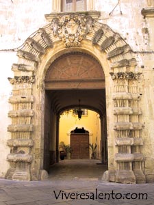 Portale del Palazzo Gallucci
