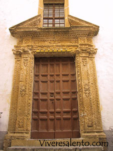 Das Portal der Kirche "SS.Pietro e Paolo"