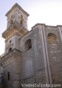 Der Glockenturm der Pfarrkirche