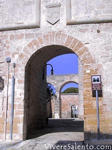 Das Portal des Baronsschlosses