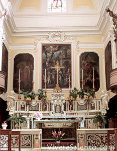 Der Altar der Pfarrkirche "Sant'Andrea"