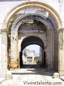 Eingang des Baronspalastes