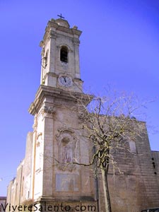 Der Glockenturm der "Sant'Ippazio"-Kirche  
